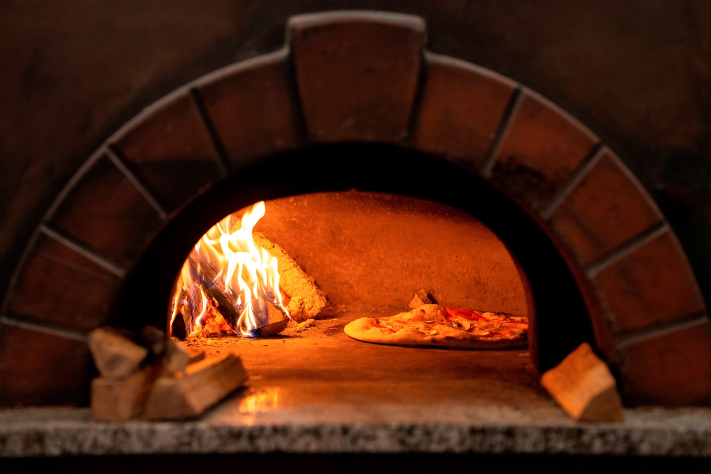28 Pizza in forno a legna..jpg