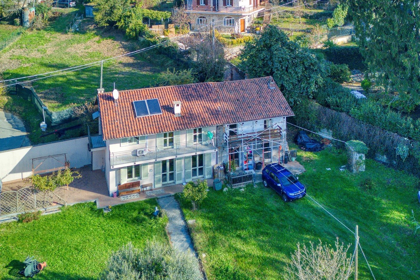 Drone vista casa ravvicinata.jpeg