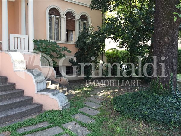Villa trifamiliare