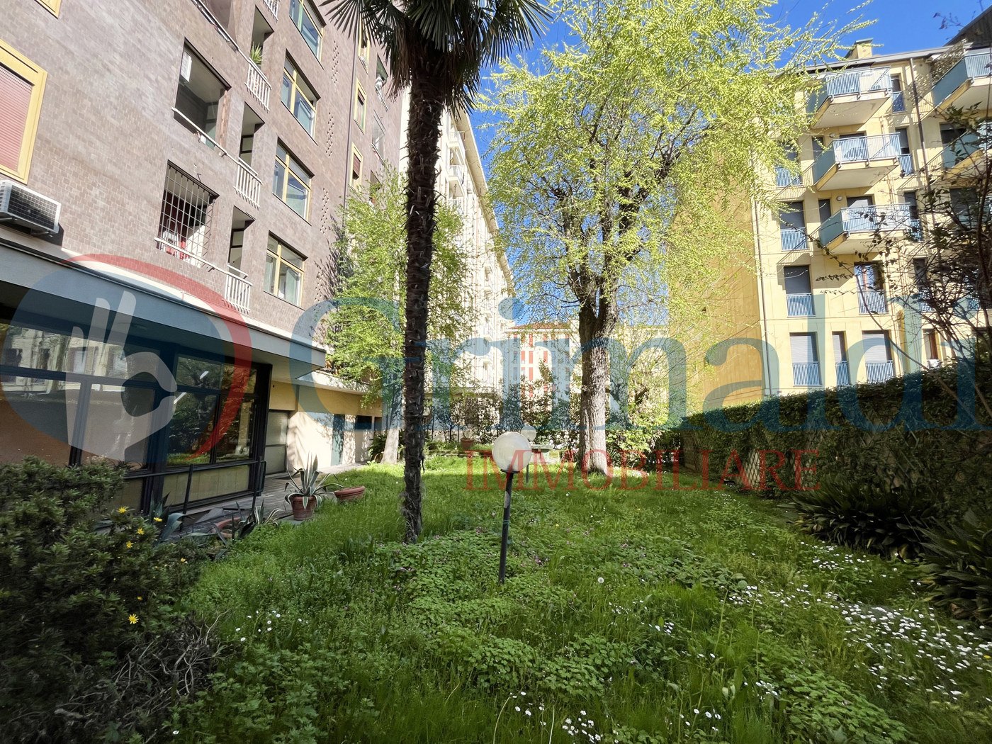 facciata e giardino condominiale