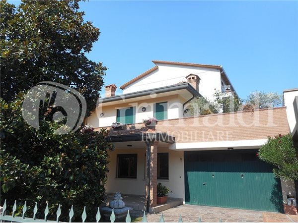 Villa bifamiliare