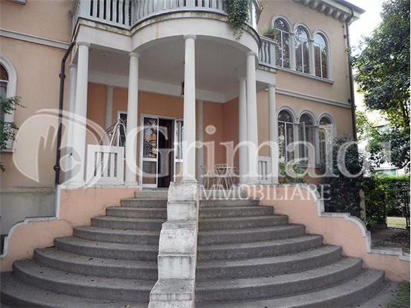 Villa trifamiliare