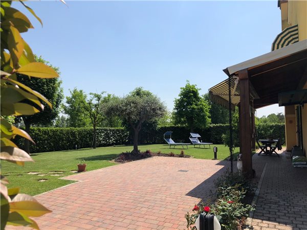Villa trifamiliare