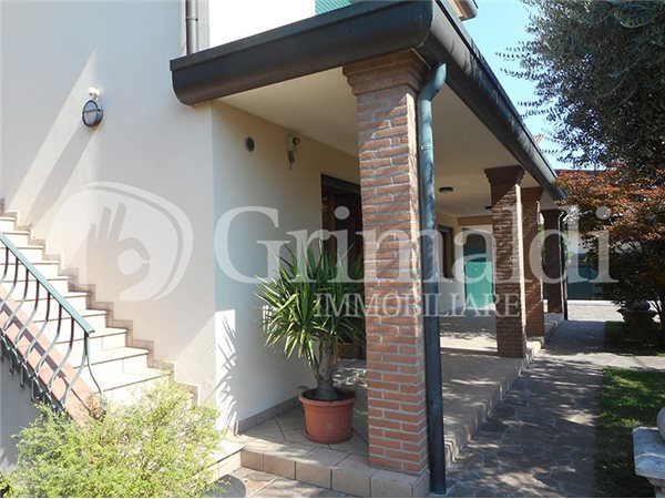 Villa bifamiliare