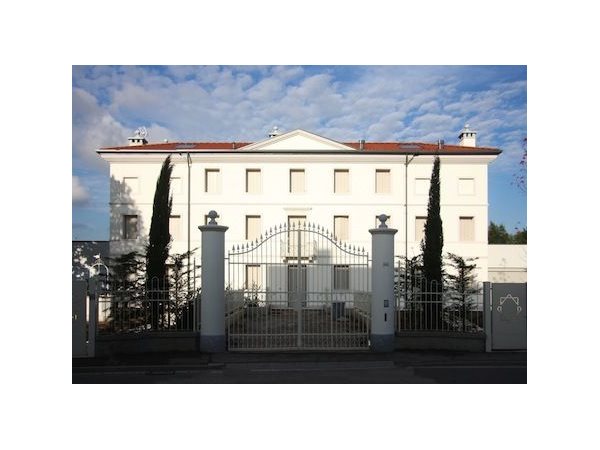 Villa trifamiliare